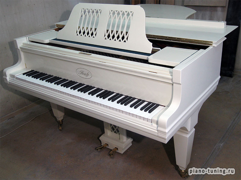 рояль белый