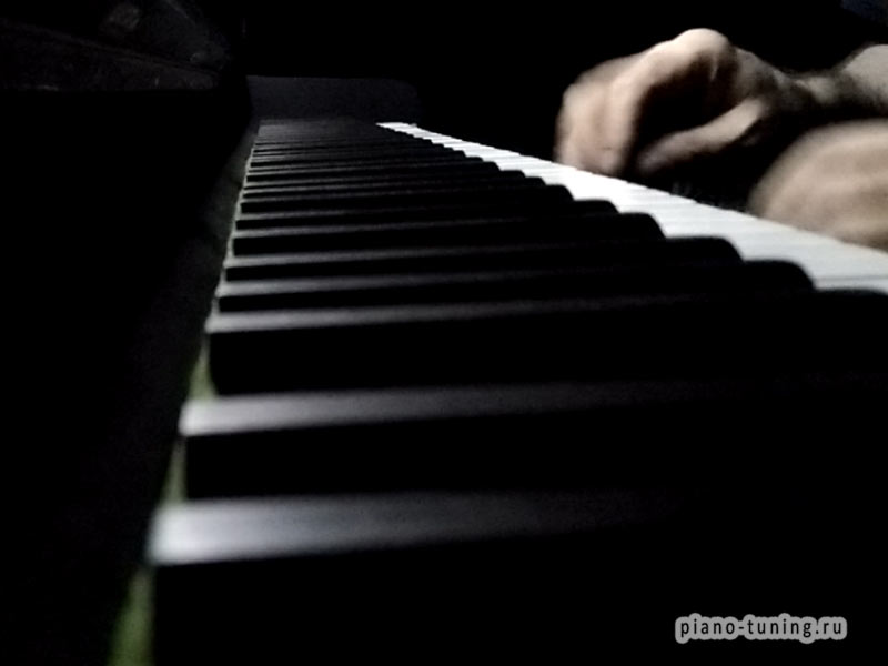 Чёрное пианино