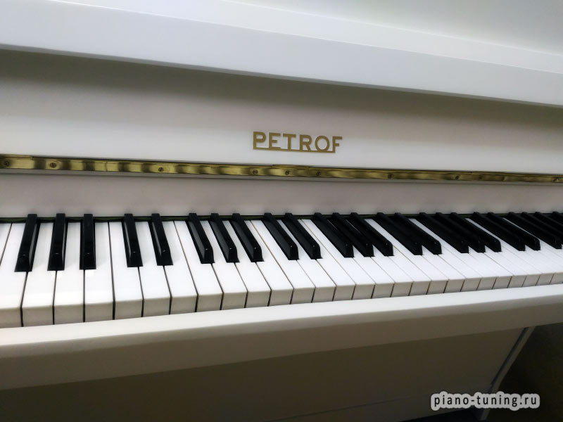 Белое пианино